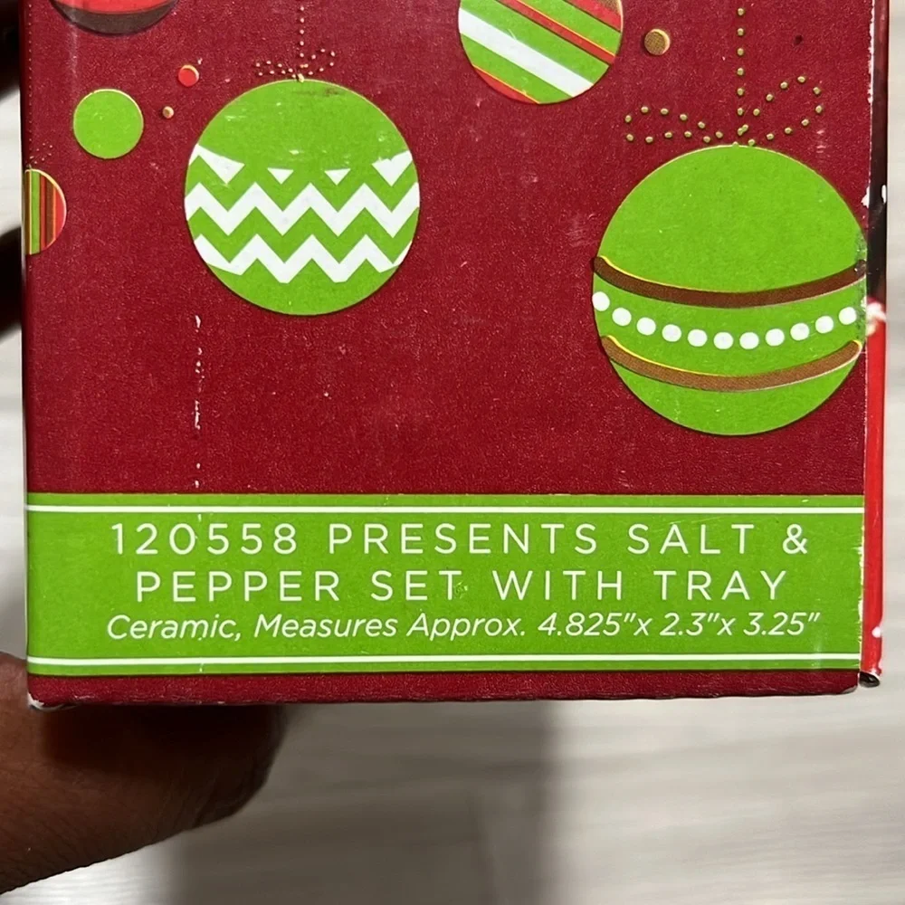 Kirkland's Salt Pepper Set with‎ Tray Christmas Present Red and Green Never Used
